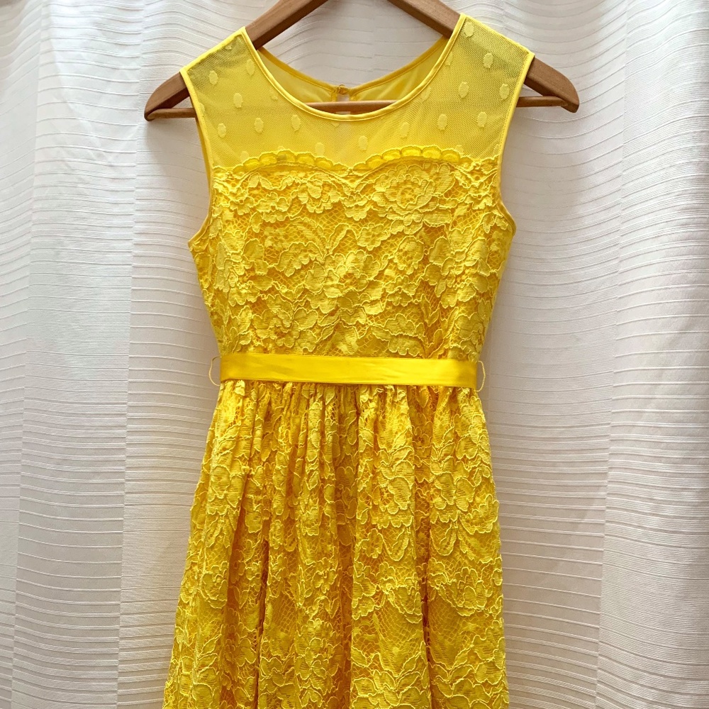 Golden yellow vintage-style lace dress